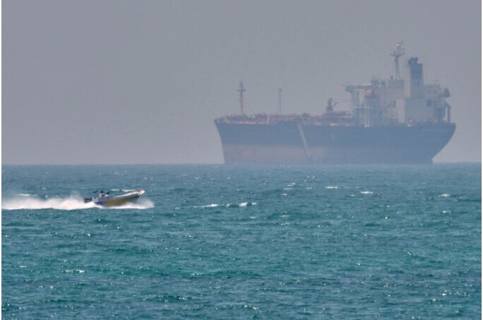 Ba tàu hàng trúng tập kích tại Hormuz trong 24 giờ