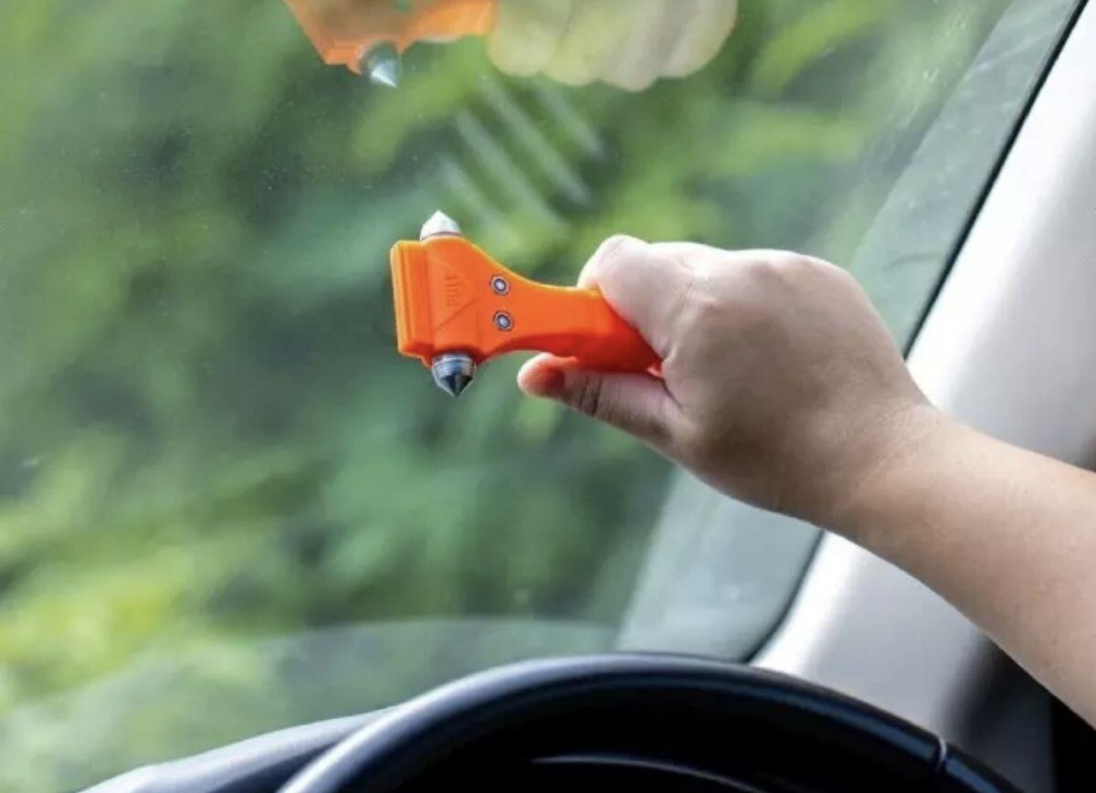 Đề xuất ôtô không trang bị búa phá kính sẽ trượt đăng kiểm