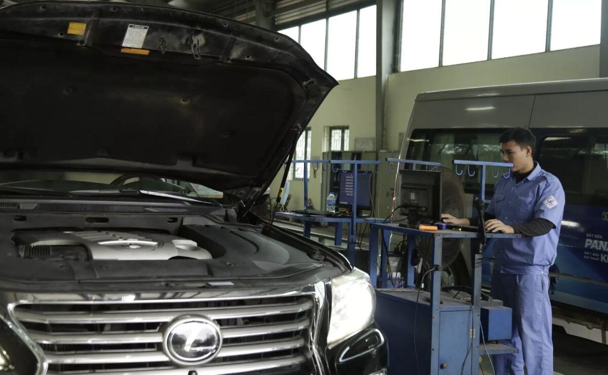 Đề xuất ôtô không trang bị búa phá kính sẽ trượt đăng kiểm
