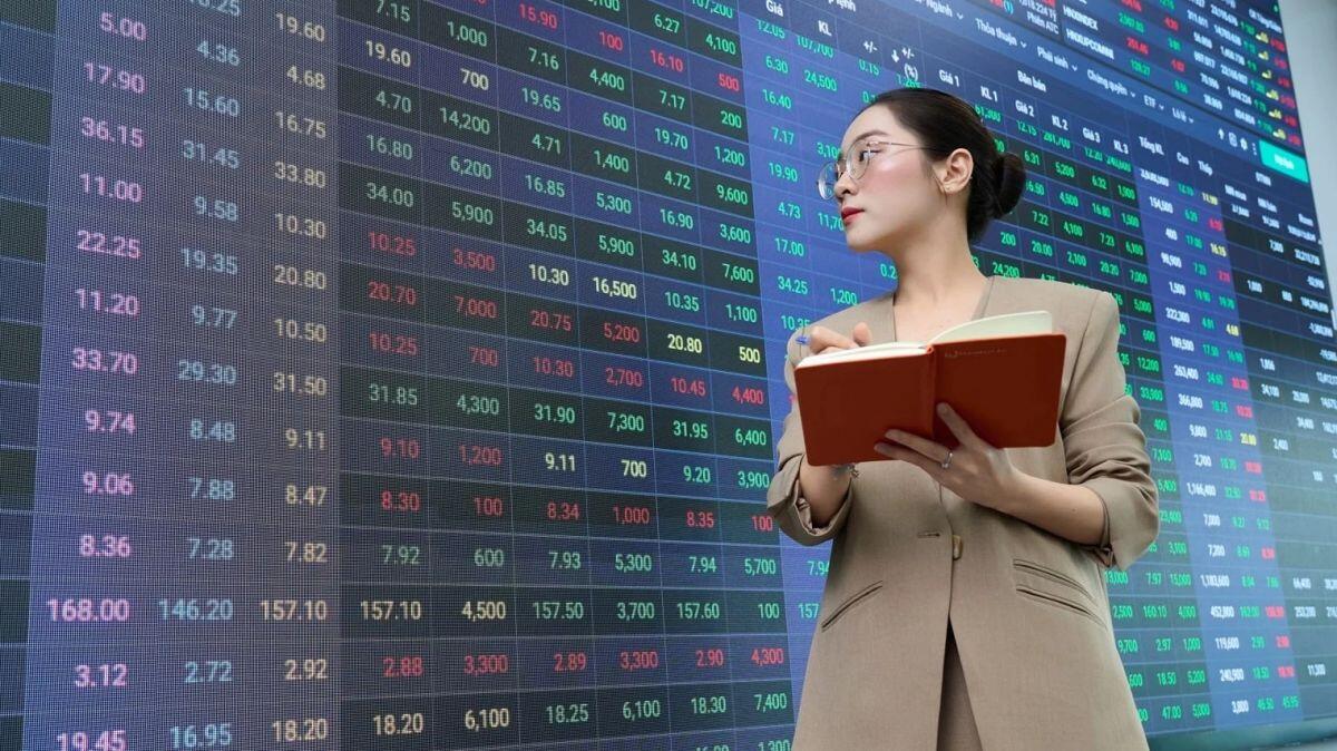 VN-Index khó "chạm" 2.000 điểm?