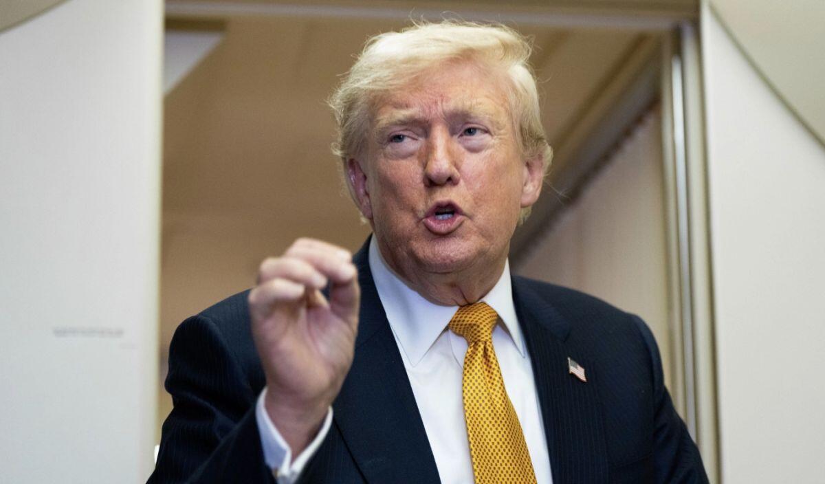 Đảng Cộng hòa chia rẽ vì 'phát súng' tái chiến Iran của ông Trump
