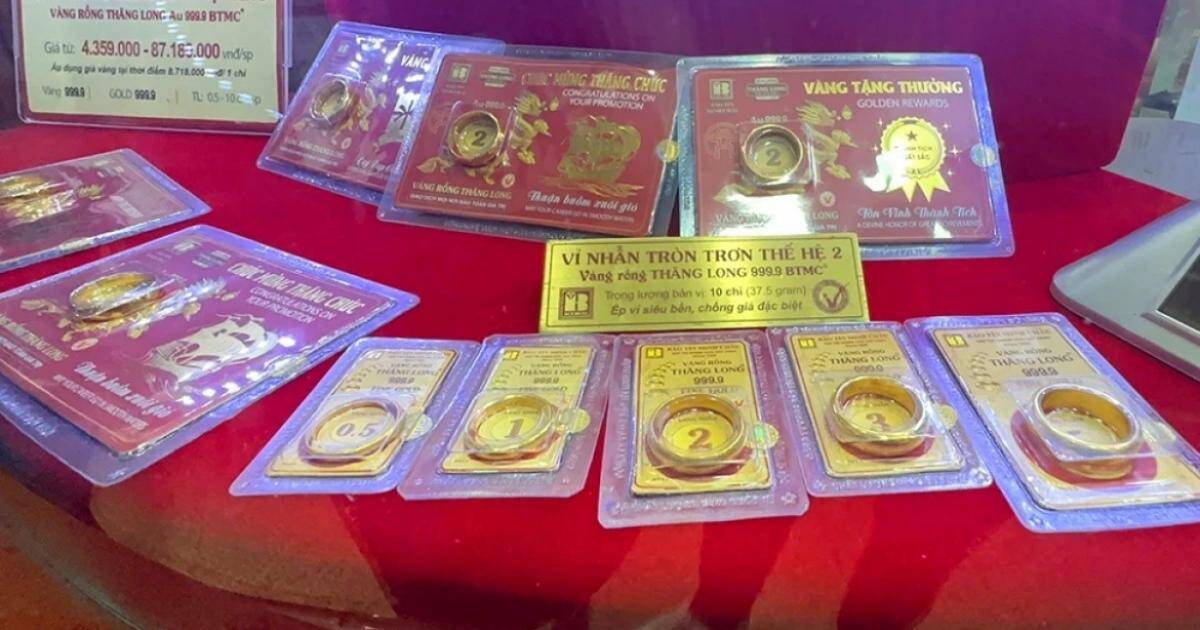 Vàng SJC neo đỉnh, chênh lệch gần 20 triệu đồng
