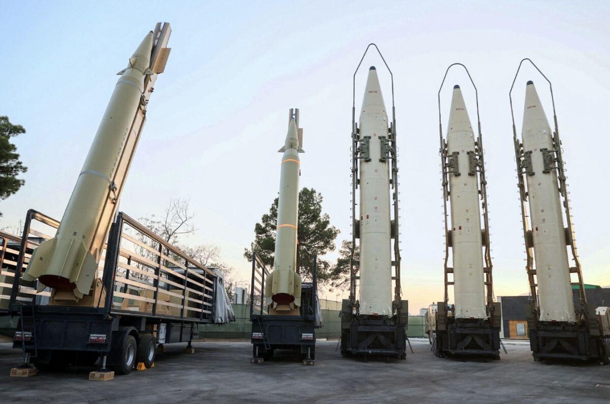 Iran tập kích loạt mục tiêu ở vùng Vịnh đáp trả Mỹ