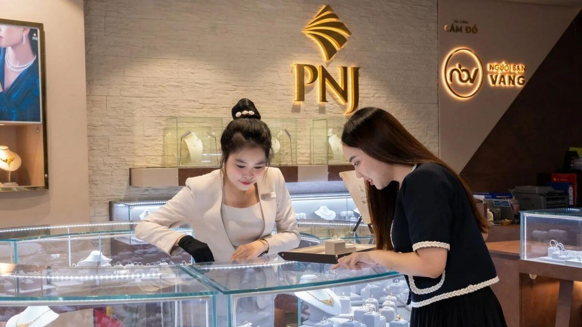 PNJ lao dốc, quỹ đầu tư mắc kẹt?