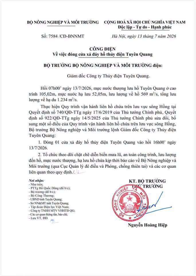 Đóng 1 cửa xả đáy hồ thủy điện Tuyên Quang