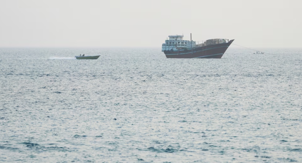 Sau Hormuz, Iran dọa khóa thêm "yết hầu" năng lượng của thế giới