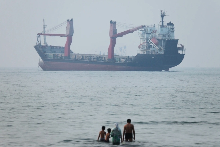 Hormuz "nguội" tàu, nóng giá dầu?