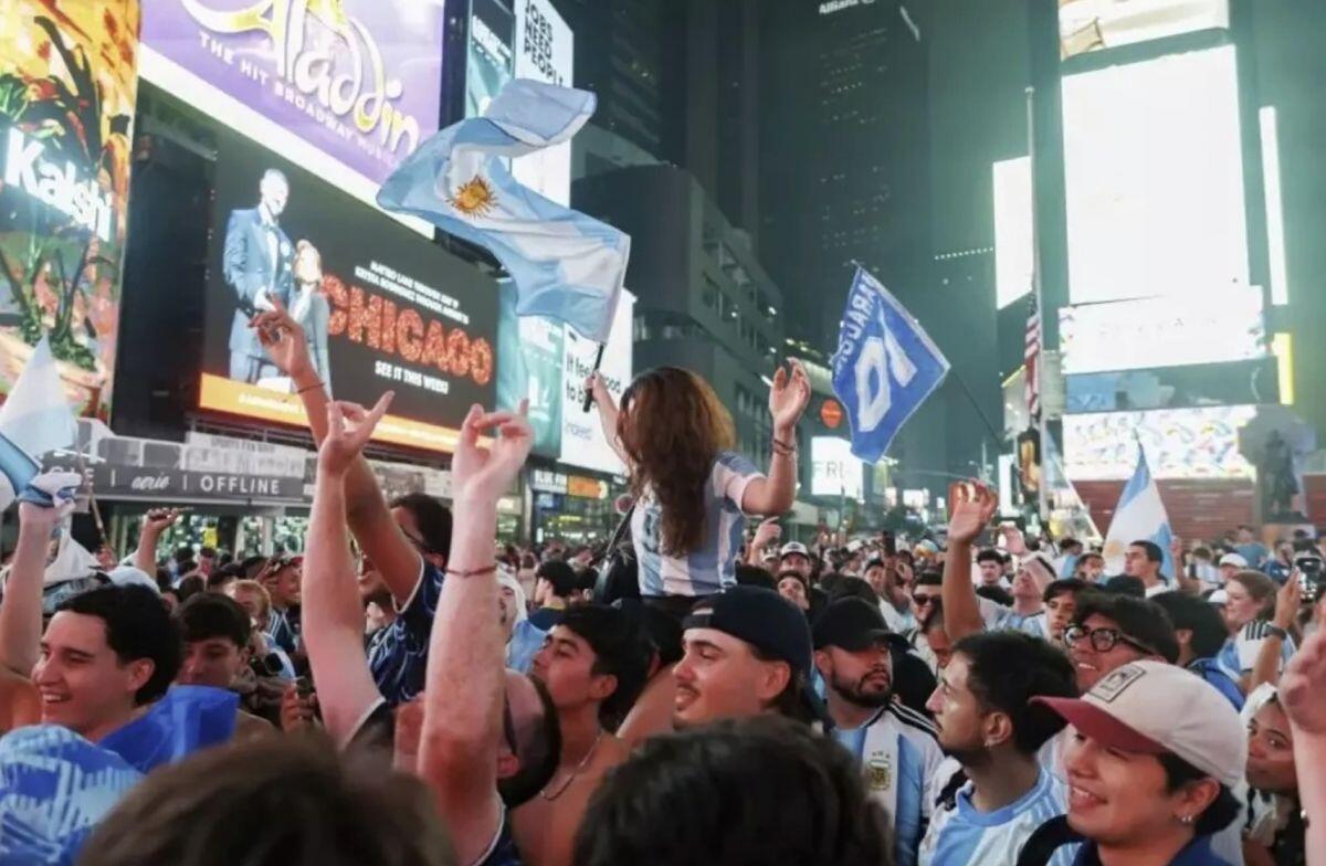 Du khách tuyệt vọng săn vé chung kết World Cup