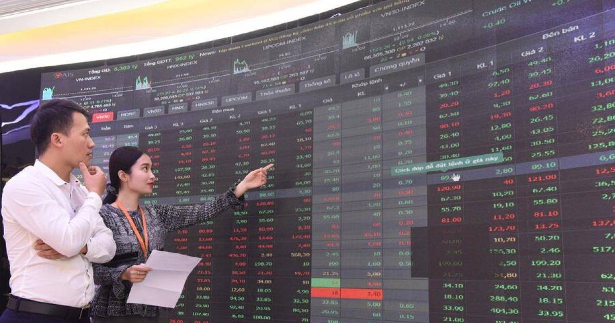 Chứng khoán "nguội", cơ hội ở đâu?