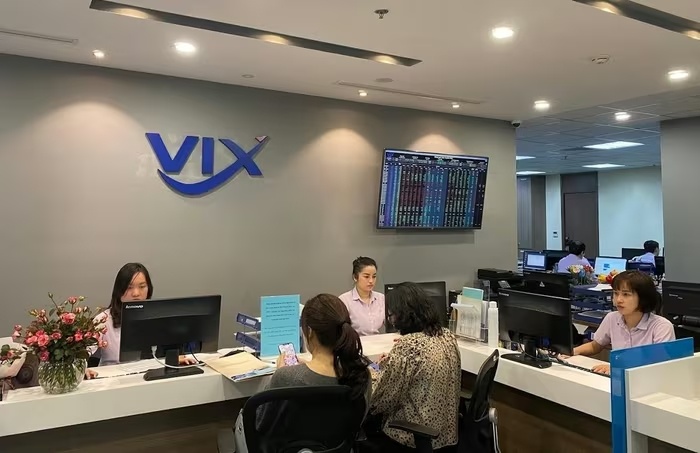 Lợi nhuận VIX giảm 94%