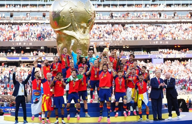 FIFA cắt hình ông Trump khỏi bức ảnh nhà vô địch World Cup