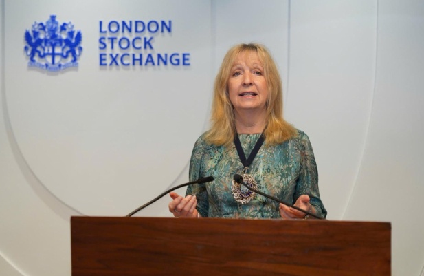 Bà Nguyễn Thị Phương Thảo bấm nút khai phiên Sàn giao dịch Chứng khoán London