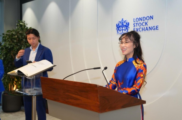 Bà Nguyễn Thị Phương Thảo bấm nút khai phiên Sàn giao dịch Chứng khoán London