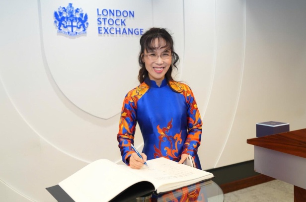 Bà Nguyễn Thị Phương Thảo bấm nút khai phiên Sàn giao dịch Chứng khoán London