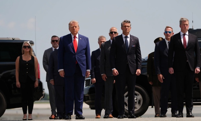 Hạ viện Mỹ yêu cầu ông Trump chấm dứt chiến sự Iran, Thượng viện bác bỏ