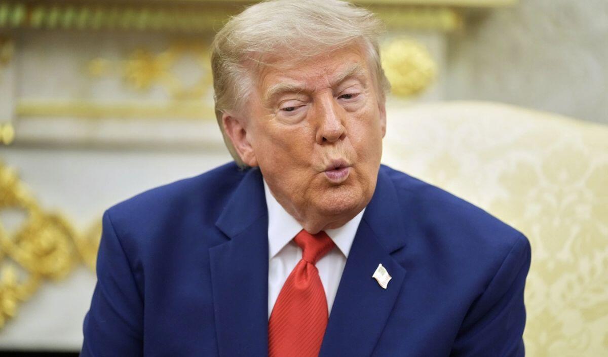 Capital One nói đóng 300 tài khoản của Tập đoàn Trump do lo ngại rửa tiền