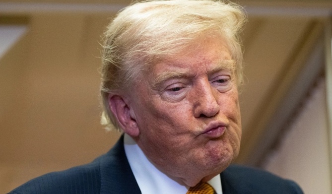 25 bang kiện thuế của ông Trump