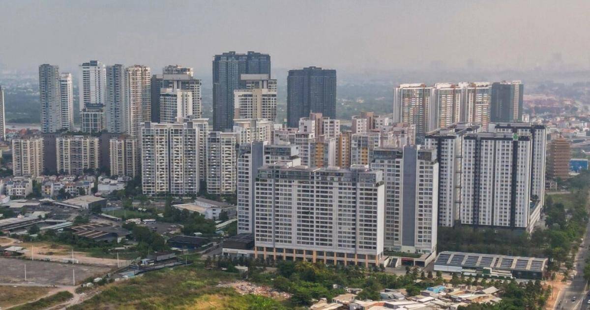 Luật mới có kéo giá chung cư giảm?