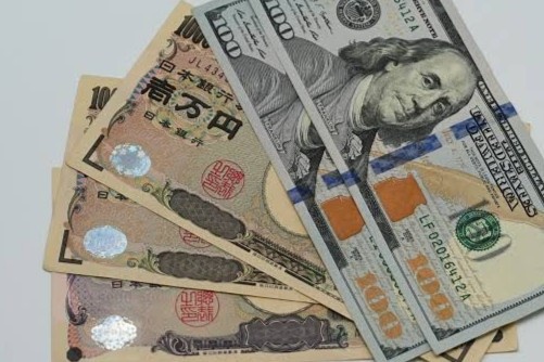 Vì sao Mỹ cứu đồng yên?