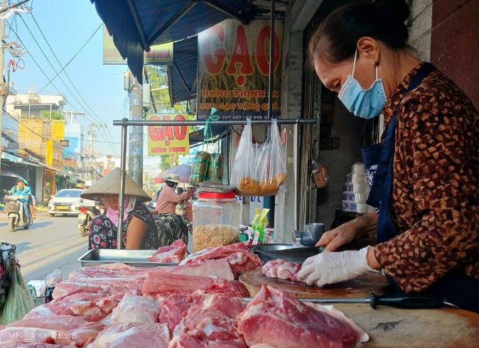 Nhiều hàng hóa giảm giá