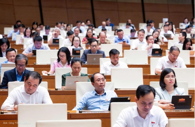 Sáng 6/8, Bộ trưởng Xây dựng Trần Hồng Minh trình Quốc hội dự thảo nghị quyết điều chỉnh chủ trương  ...
