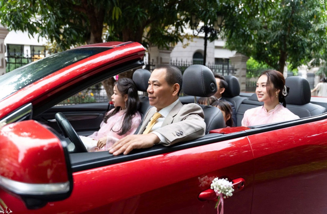 Lần đầu xuất hiện trong báo cáo Vingroup, ái nữ tỷ phú Phạm Nhật Vượng đảm nhận vai trò mới
