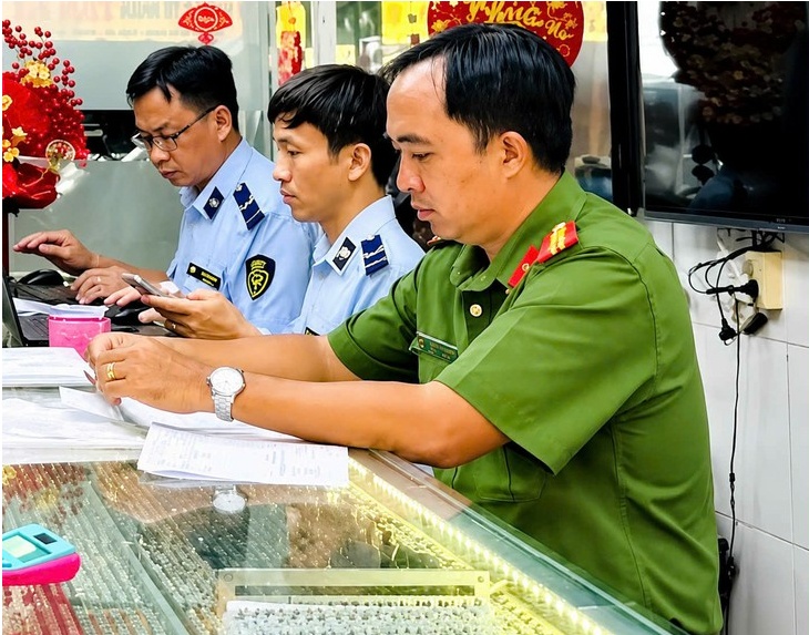 17/21 tiệm vàng ở Vĩnh Long bị phát hiện vi phạm