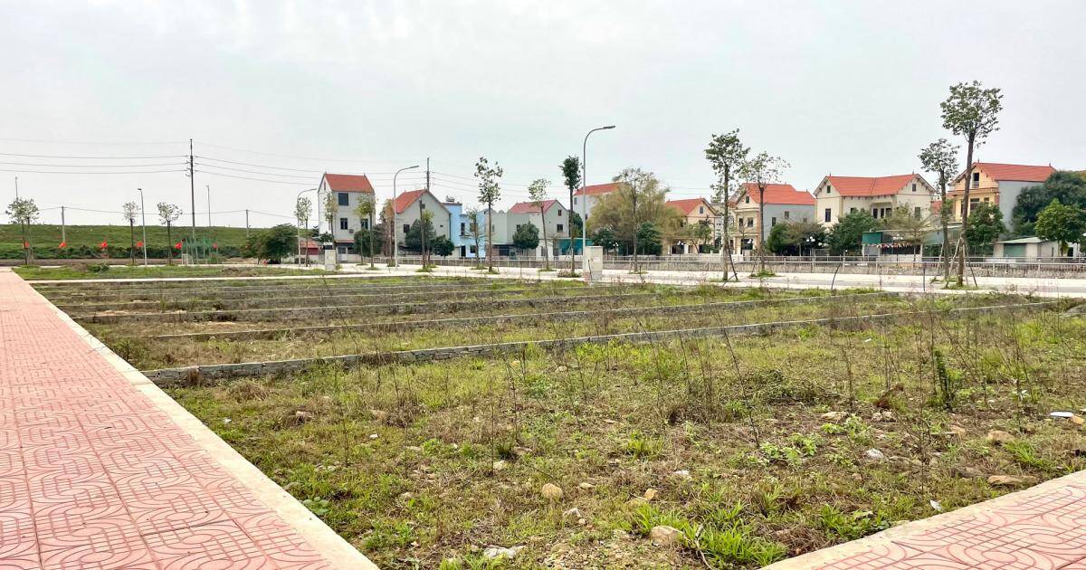 Đất nền giảm sâu, cơ hội còn không?
