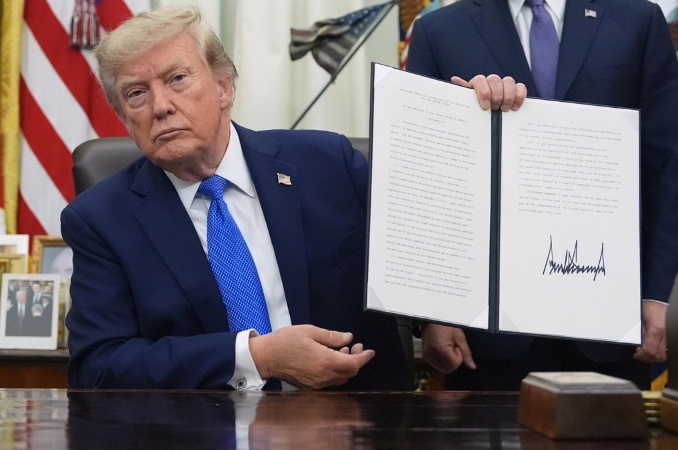 Lo ngại về sắc lệnh siết luật 'sinh ở Mỹ là công dân Mỹ' của ông Trump