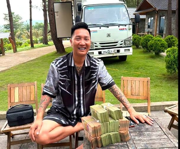 ‘Huấn Hoa Hồng' dùng tài khoản cá nhân kêu gọi từ thiện có đúng luật?