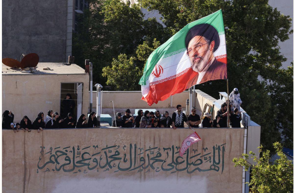 Thế khó với ông Trump trước điều kiện mở cửa Hormuz của Iran