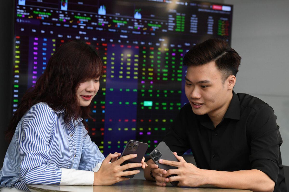 Chứng khoán "mắc kẹt" vì thanh khoản