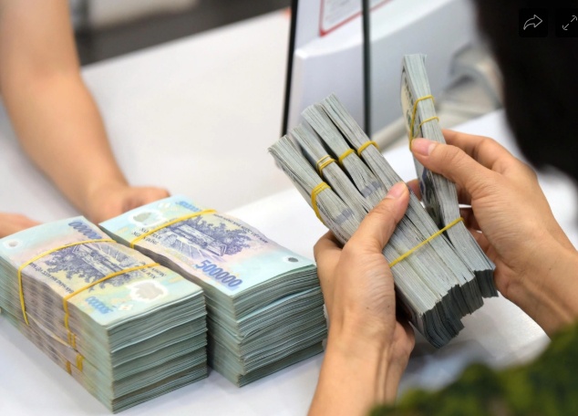 Người dân đang ưu tiên “giữ tiền” thay vì mạo hiểm?