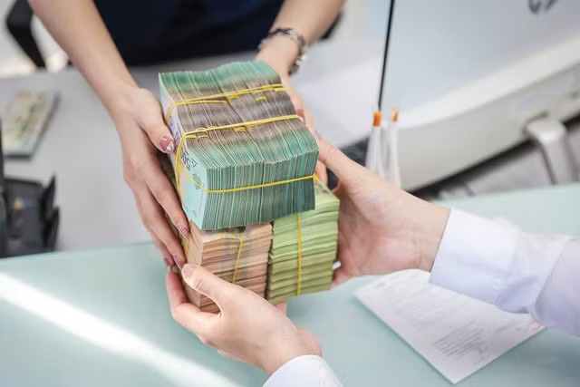 Lãi vay cao, bất động sản chịu sức ép