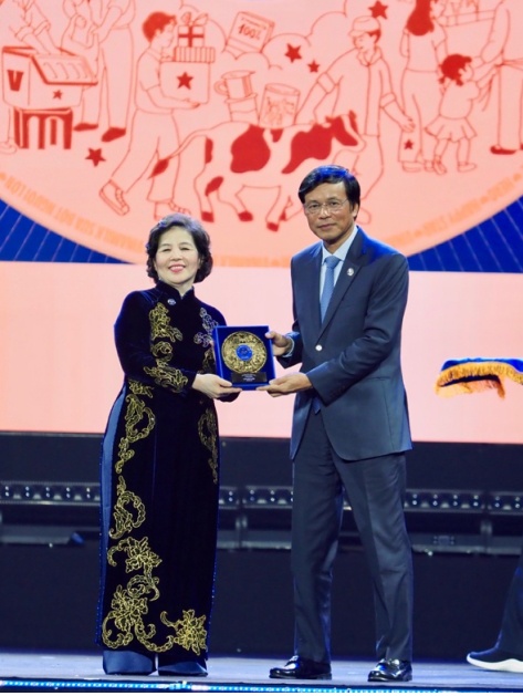 Vinamilk đón nhận Huân chương Độc lập hạng Nhất tại dấu mốc 50 năm