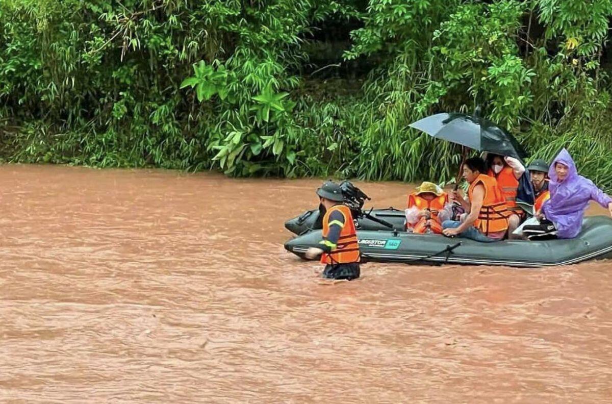Lũ lên nhanh, hơn 2.300 hộ dân Lạng Sơn sơ tán