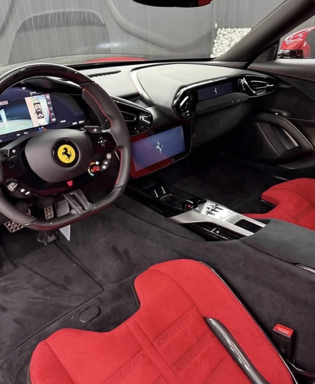 Đây là chiếc siêu xe Ferrari 12Cilindri đầu tiên có mặt tại Việt Nam