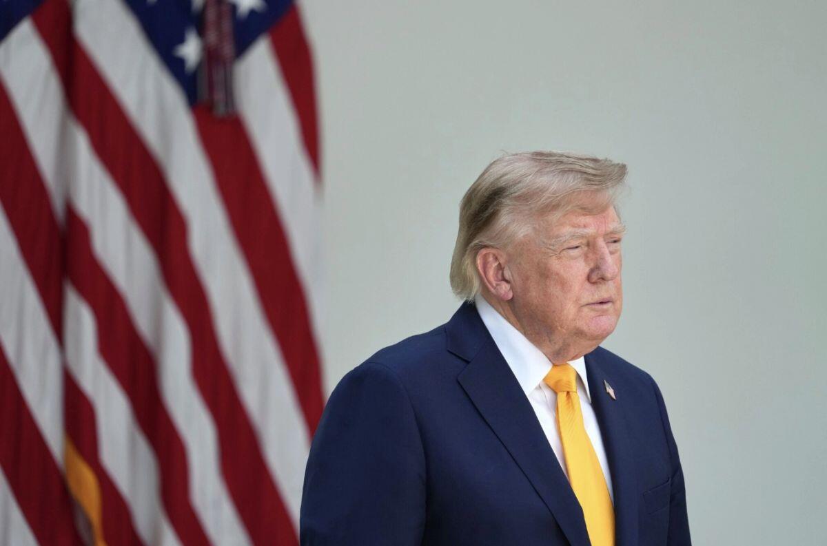Xung đột Iran khiến tỷ lệ ủng hộ ông Trump xuống thấp chưa từng thấy