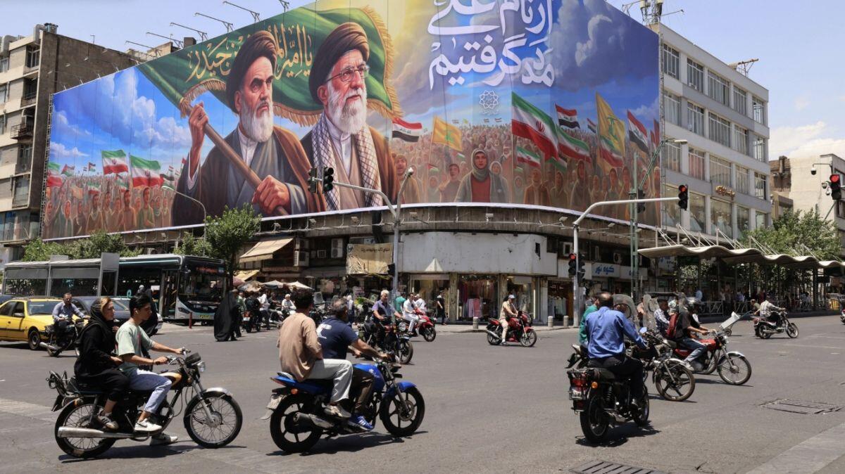 Iran dọa phản công chiến dịch 'bóp nghẹt kinh tế' của Mỹ