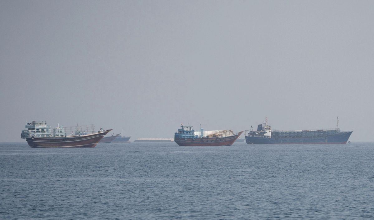 Iran, Oman thảo luận về hành lang tạm thời qua eo biển Hormuz