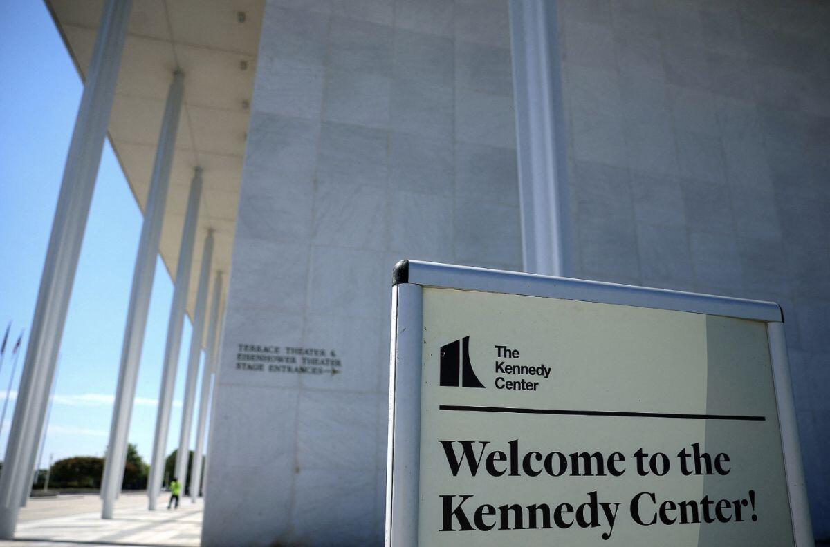 Chính quyền Trump dọa phá bỏ Trung tâm Kennedy