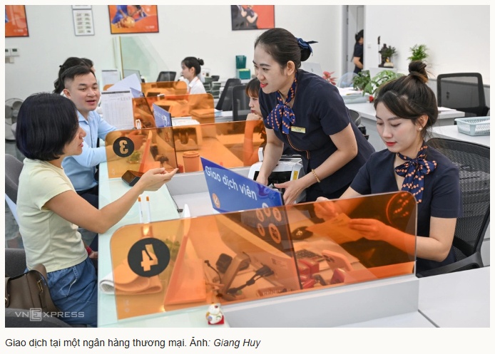Người gửi tiền mặc cả lãi suất