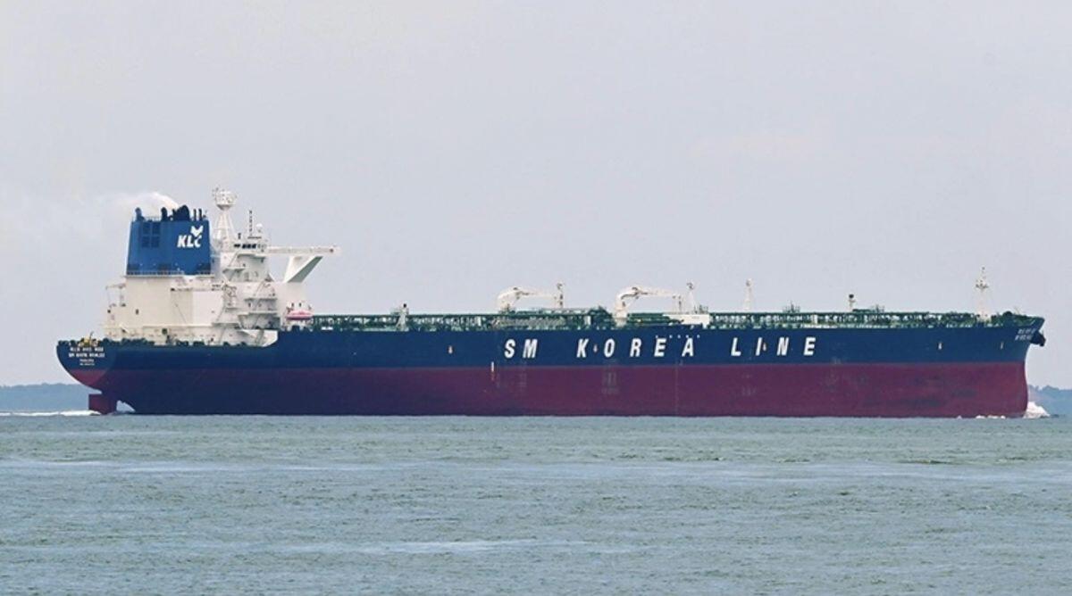 Hai siêu tàu chở dầu bị tấn công ở eo biển Hormuz