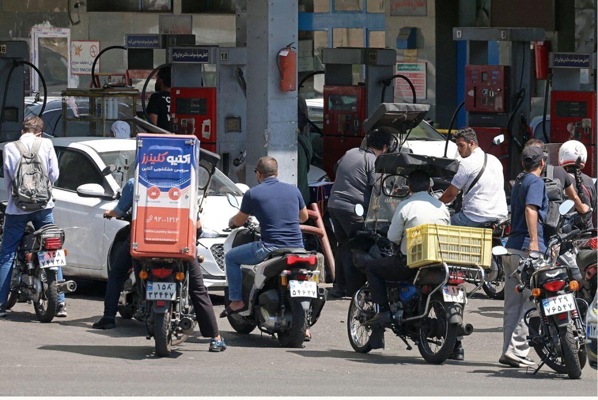 Iran kêu gọi người dân tiết kiệm xăng