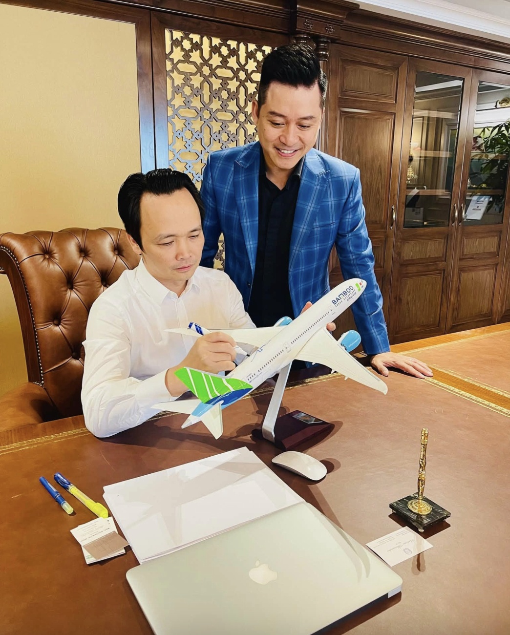 Vì sao Tuấn Hưng bất ngờ gọi tên ông Trịnh Văn Quyết?