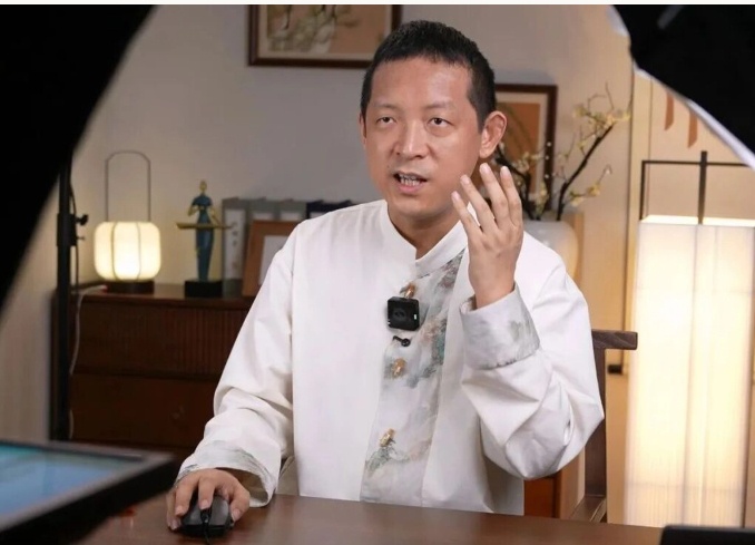 'Thiên tài' Toán học bỏ tu hành, livestream kiếm sống