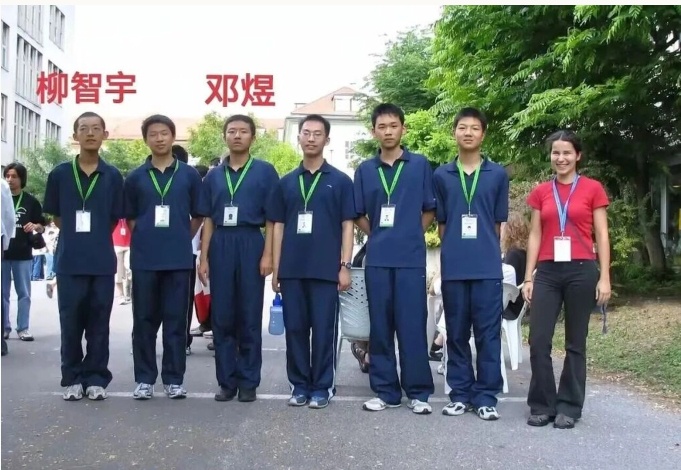 'Thiên tài' Toán học bỏ tu hành, livestream kiếm sống