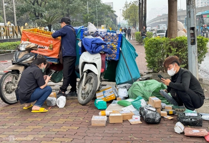 Hàng nhập khẩu trên 100.000 đồng có thể không còn được miễn thuế