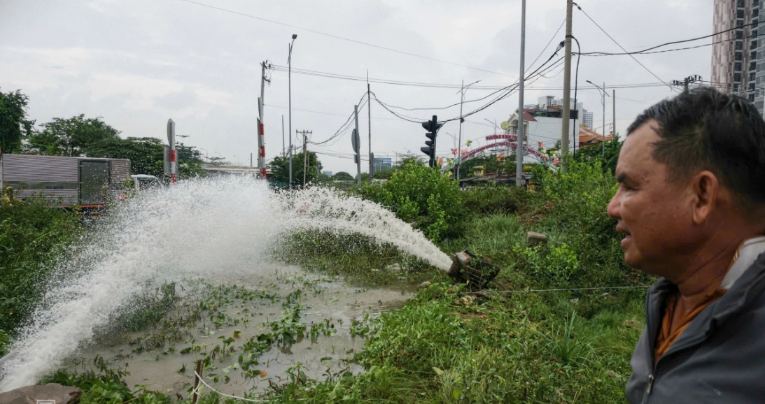 Đóng hầm chui lớn nhất TP HCM vì ngập, giao thông rối loạn