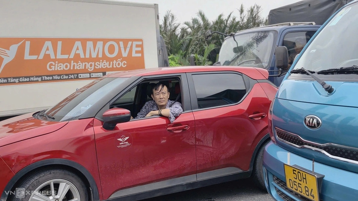 Đóng hầm chui lớn nhất TP HCM vì ngập, giao thông rối loạn